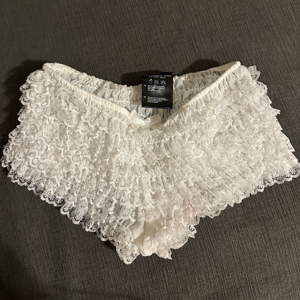 Leg avenue white boy shorts
